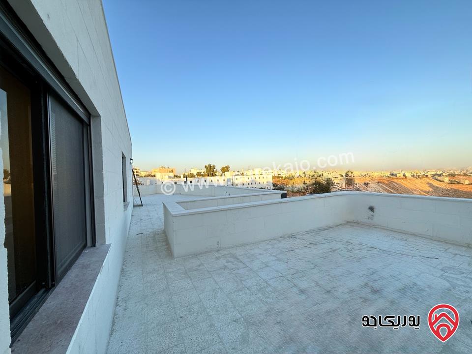 شقة طابق ثالث مع روف مساحة 210م للبيع في عمان - طبربور