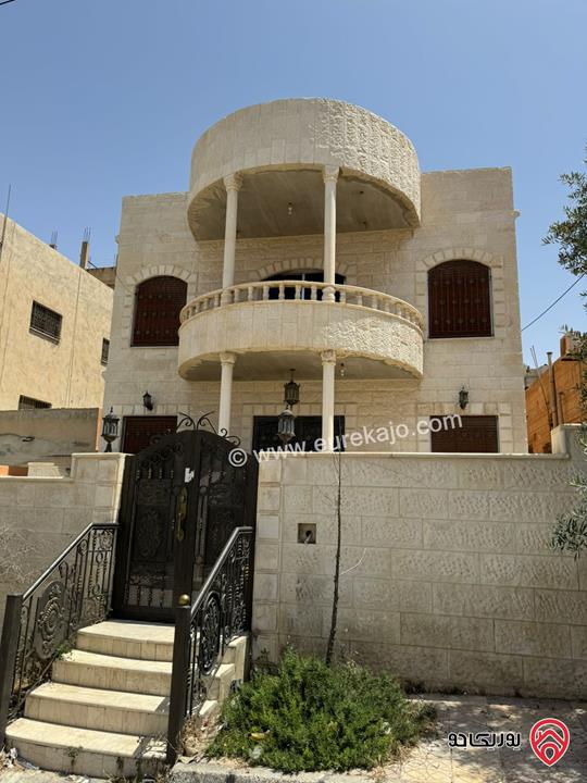 منزل مستقل مساحة البناء 228م على أرض 250م للبيع في الرصيفة - حي الجندي