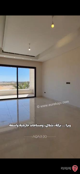 فيلا فاخرة مساحة 1 دونم على أرض 2 دونم للبيع في عمان طريق المطار مقابل ايكيا 