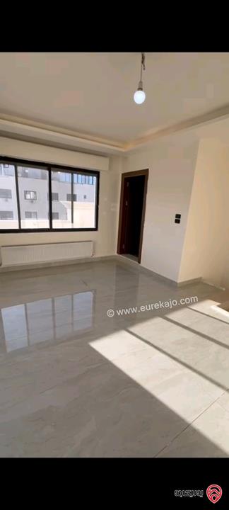 شقة مع رووف مساحة 215م للبيع في عمان - الجبيهة شارع الاردن قرب ديوان الصمادي 