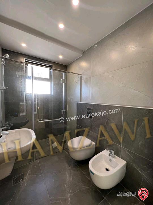 شقة سوبر ديلوكس طابق ثاني مساحة 310م للايجار في عمان - ام اذينة