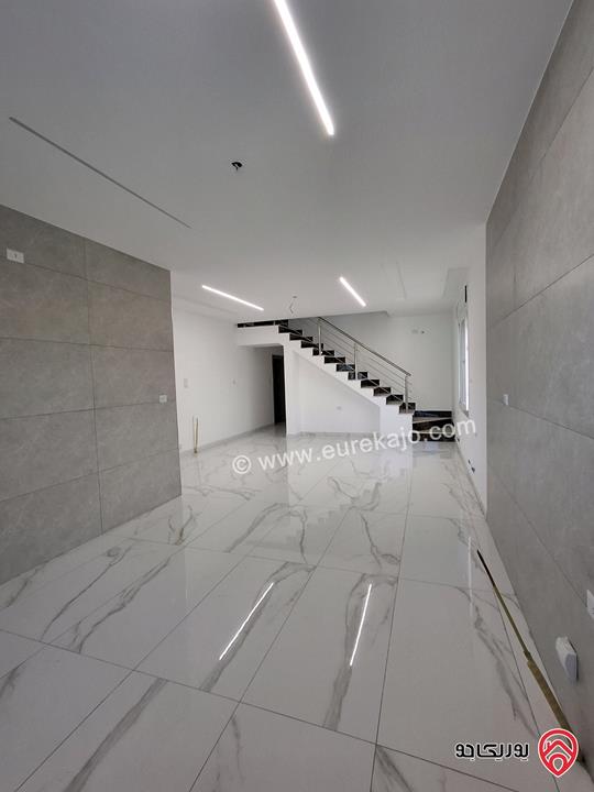 شقة طابق رابع دوبلكس مساحة 210م للبيع في عمان - الجبيهة 