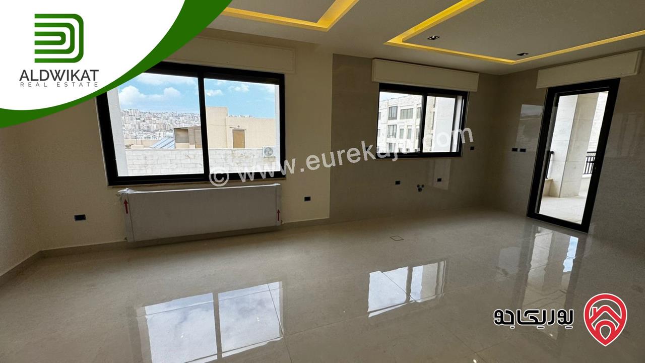 شقة للبيع في عمان - الجبيهة طابق اول مساحة البناء 175م والترس 10م موقع مميز واطلالة