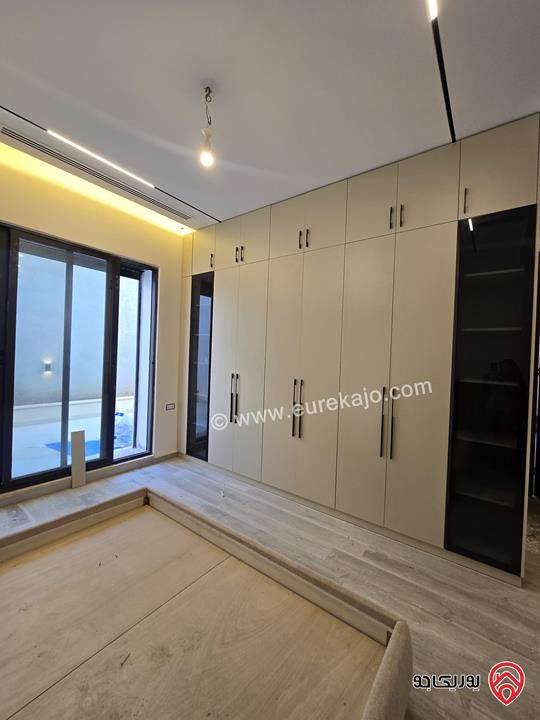 شقة فاخرة شبه ارضية مساحة 250م داخلي و 300م خارجي للإيجار في عمان -  دابوق 