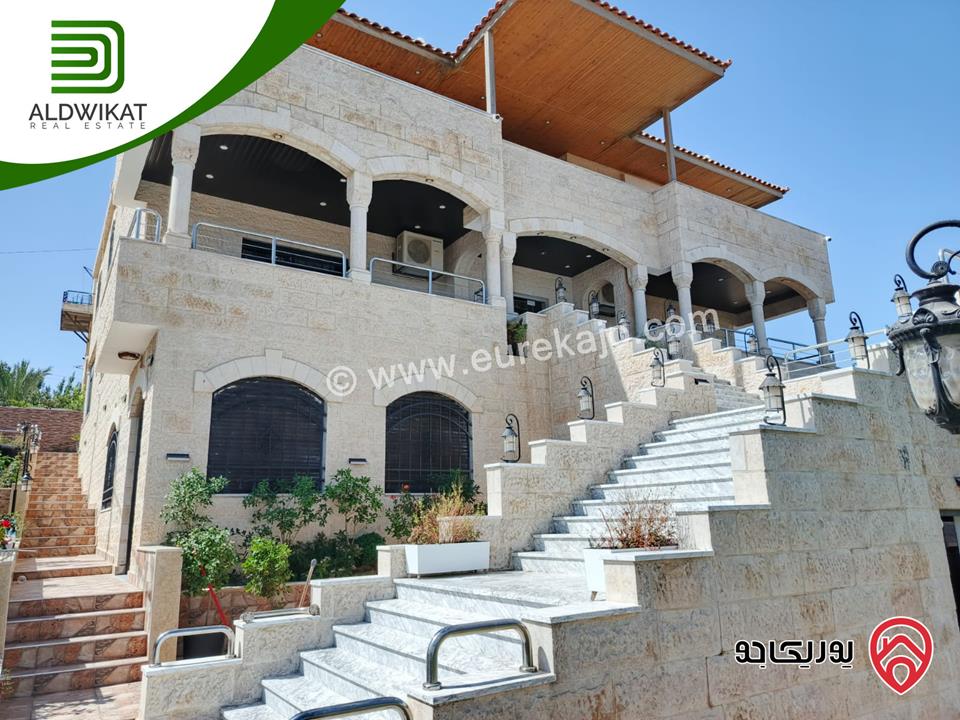 فيلا مستقلة مفروشة للبيع في عمان - ناعور مساحة الارض 1050م ومساحة البناء 1000م ومساحة الحديقة 400م ومساحة الترس 200م موقع اطلالة رائع ومميز