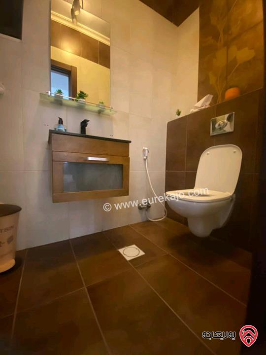 شقة ديلوكس طابق أرضي معلق مساحة 130م للبيع في عمان - ام السماق 