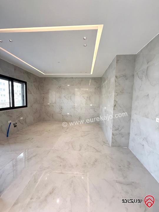 شقة ملوكية مساحة 180م داخلي و 80م خارجي للبيع في عمان - ابو علندا 