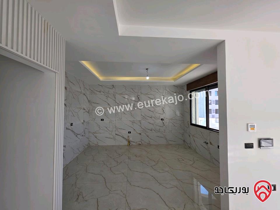 شقة فاخرة جديدة 248م² طابق اول للبيع في عمان - دير غبار | 4 غرف نوم | Smart Home | تدفئة أرضية | ترس وإطلالة مميزة
