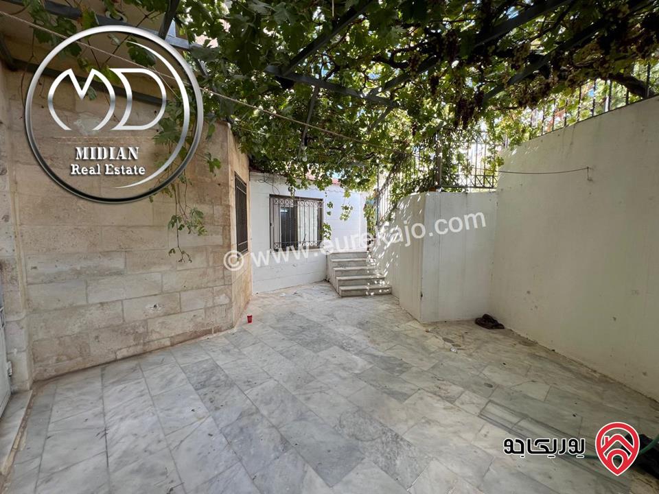 شقة شبه ارضي للبيع في عمان - ضاحية الرشيد مساحة 165م مع ترس و حديقة 50م سوبر ديلوكس بسعر مميز