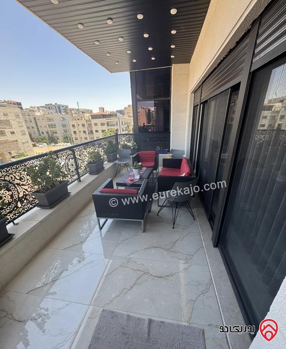 شقة فاخرة طابق ثالث مع رووف مساحة 257 متر للبيع في عمان - خلدا