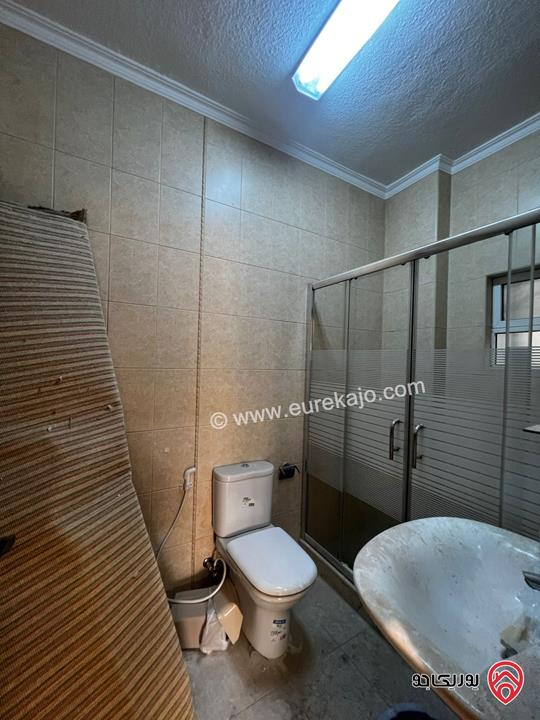 شقة سوبر ديلوكس مجددة مساحة 184م طابق ثالث للبيع في عمان - خلدا