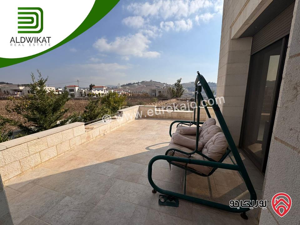 فيلا مساحة الارض 1600م ومساحة البناء 1100م مساحة الحديقة 400م للبيع في السلط - منطقة السرو 