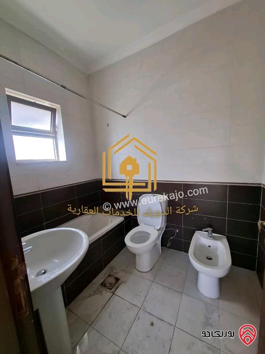 شقة فارغة طابق اول مساحة 150م للإيجار في عمان - الرابية 