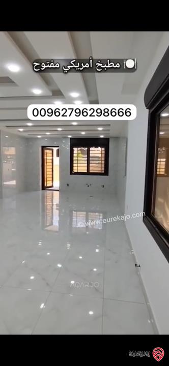 شقة فاخرة أرضية للبيع بسعر مغري في عمان - طريق المطار مساحة 183م + 130م وكراج مستقل وثلاث مداخل ماشاءالله