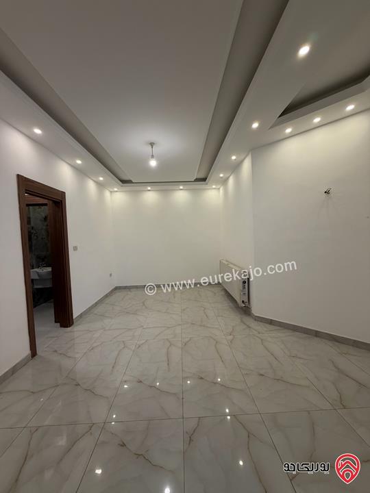 شقة طابق ارضي مساحة 236م مع ترس 40م سوبر ديلوكس للبيع في عمان - الجبيهة/ام زويتينة