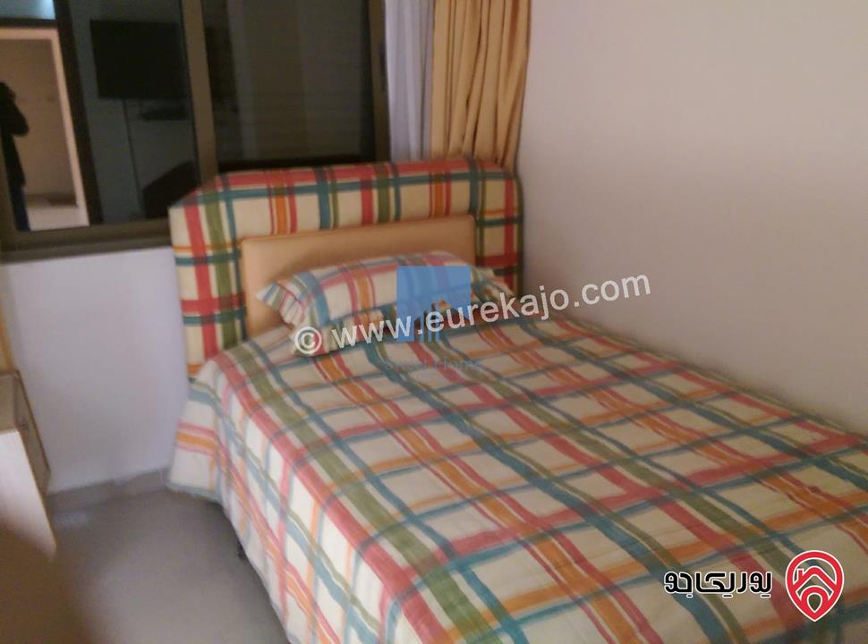 شقة مفروشة فاخرة طابق ثالث 145م مع روف 85م للبيع في عمان - عبدون 