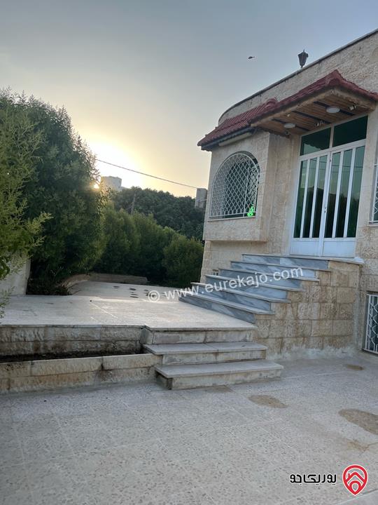 فيلا طابقين مساحة الارض 800م مساحة البناء 350م للبيع في عمان -  شفابدران بسعر مغري على شارعين