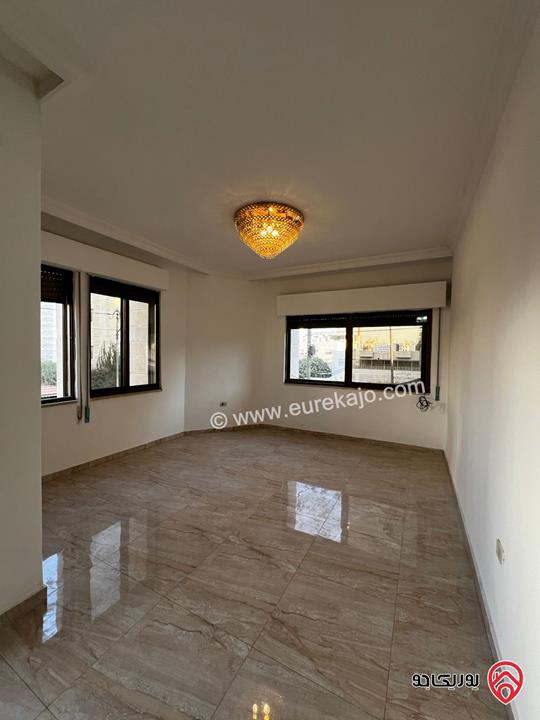 شقة مجددة بالكامل مساحة 150م طابق أول للايجار في عمان - الشميساني 