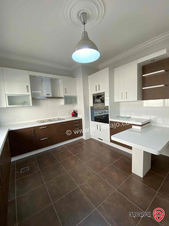 شقة طابق ثاني مساحة 195م للبيع في عمان - منطقة ام أذينة 