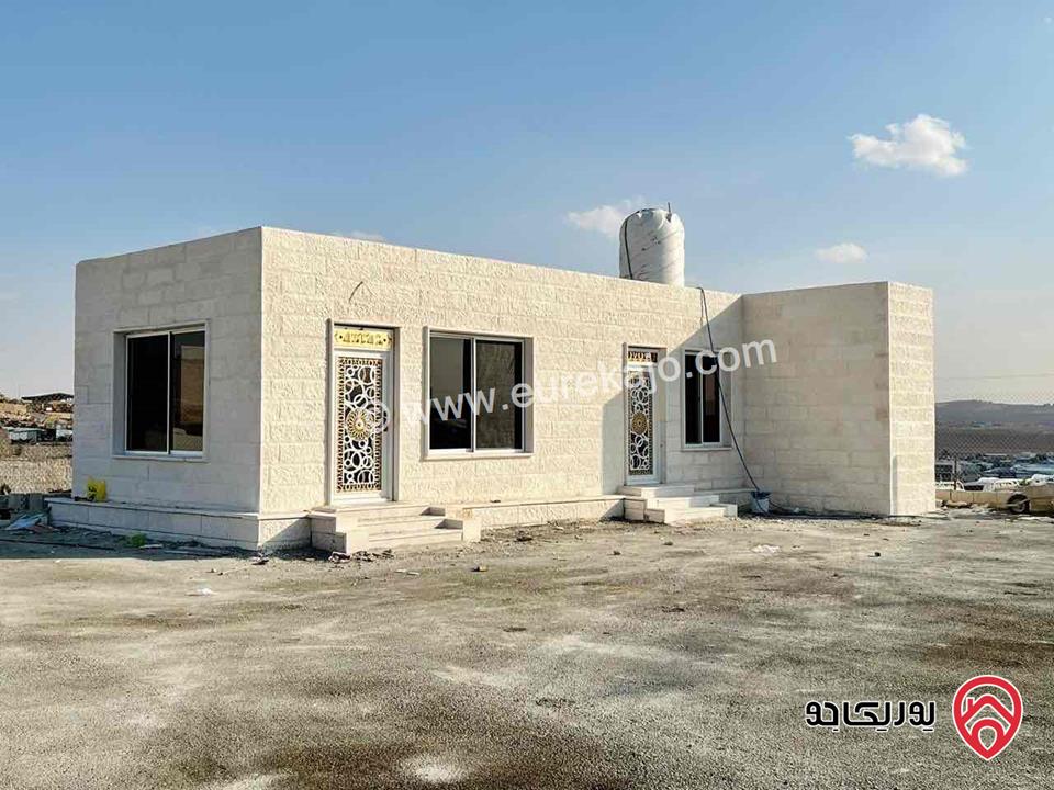 معرض سيارات مساحة 1400م للبيع في الزرقاء المنطقة الحرة