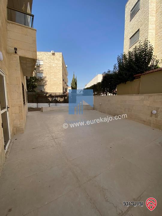 شقة أرضية (شبه فيلا) طابقية فاخرة للبيع في عمان - الرابية قرب الكالوتي 425م مع حديقة وترسات 500م