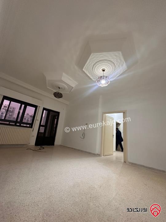 شقة طابق أول مساحة 200م للايجار في عمان - خلدا 