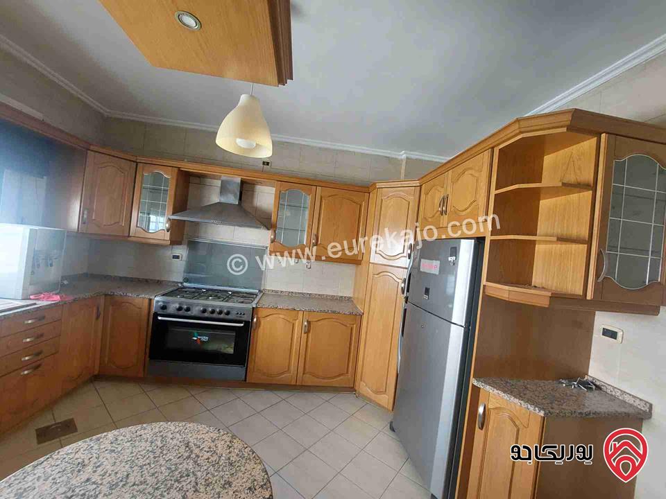 شقة مساحة 220م طابق ثالث للبيع في عمان - خلدا قرب السيفوي