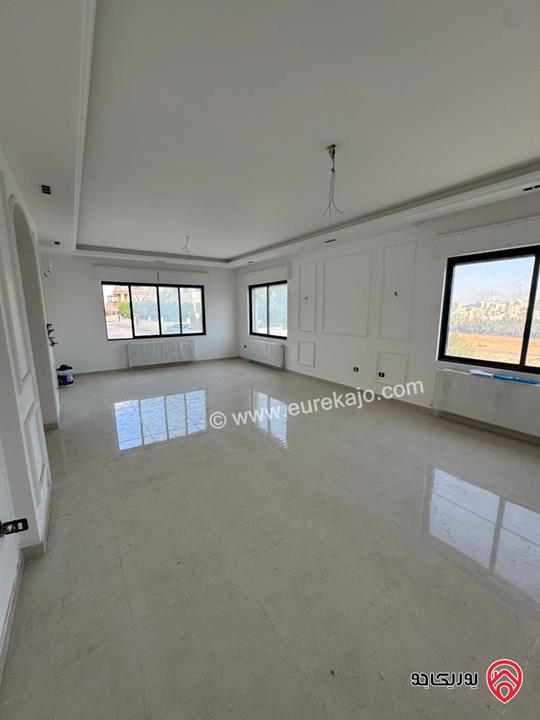 فيلا فاخرة مساحة 678م على أرض 639م مع اطلالة خلابة للبيع في بلعاس / ناعور