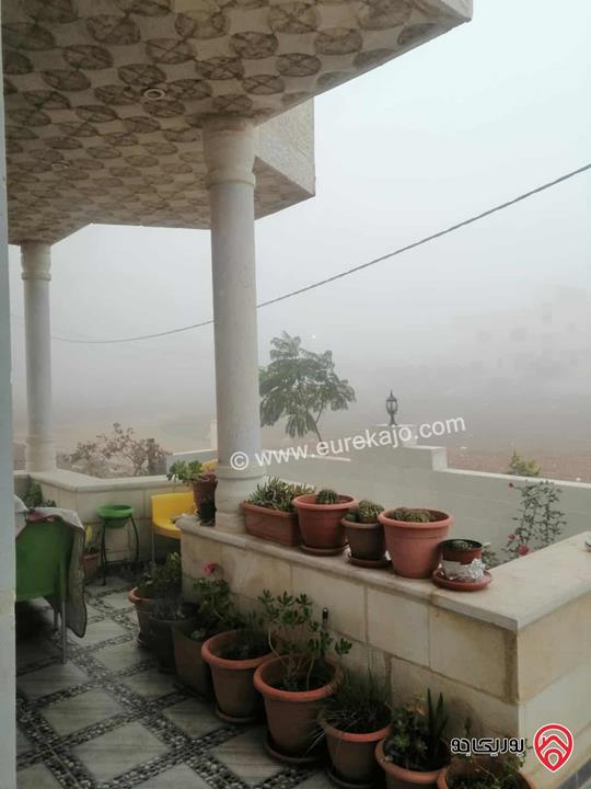 منزل مستقل مساحة 460م على أرض 560م للبيع في اربد 