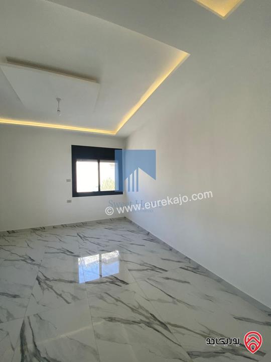 شقة فاخرة شبه أرضية مساحة 160م مع ترس 25م تشطيب سوبر ديلوكس للبيع في عمان - تلاع العلي