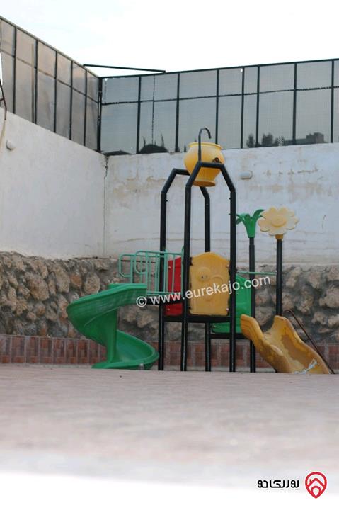 مزرعة مساحة الأرض 4 دونم وبناء مكون من طابقين للبيع في المفرق شرق جرش - دحل