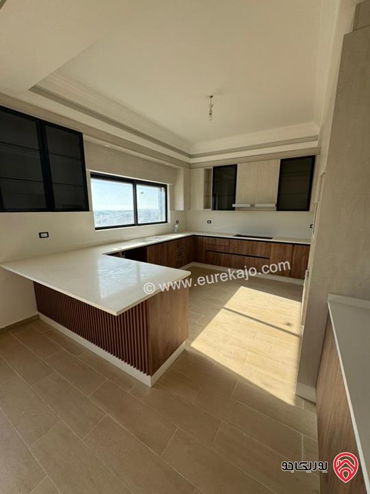 فيلا فاخرة مساحة 678م على أرض 639م مع اطلالة خلابة للبيع في بلعاس / ناعور