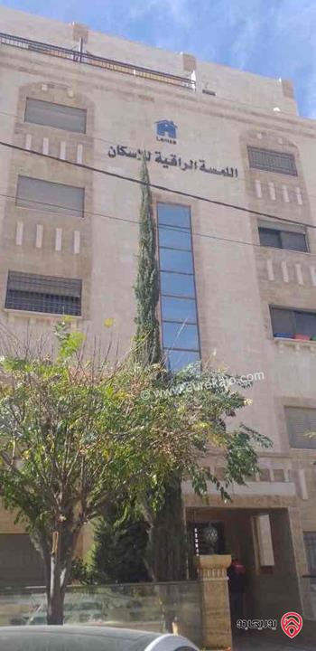 شقة طابق أول مساحة 201م للبيع في عمان - الجبيهة