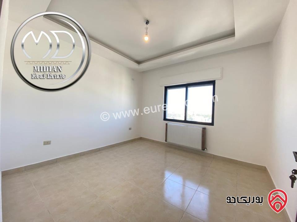 شقة شبه ارضي جديدة للبيع في عمان - تلاع العلي مساحة 200م مع ترس و حديقة 150م تشطيبات سوبر ديلوكس بسعر مميز جداً