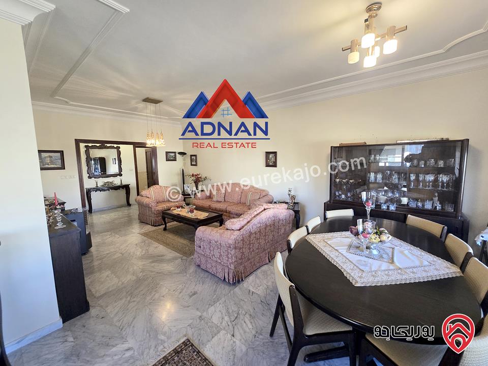 شقة فخمة طابق ثاني مساحة 222م مطلة للبيع في عمان - الرابية