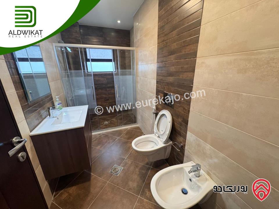 شقة طابق اول طابقية للبيع في عمان - على طريق المطار / حجار النوابلسه مساحة البناء 200م موقع اسكانات حديثة واطلالة