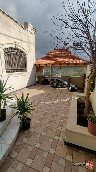 فيلا مساحة 560م على ارض 711م للبيع في الزرقاء - ام رمانة