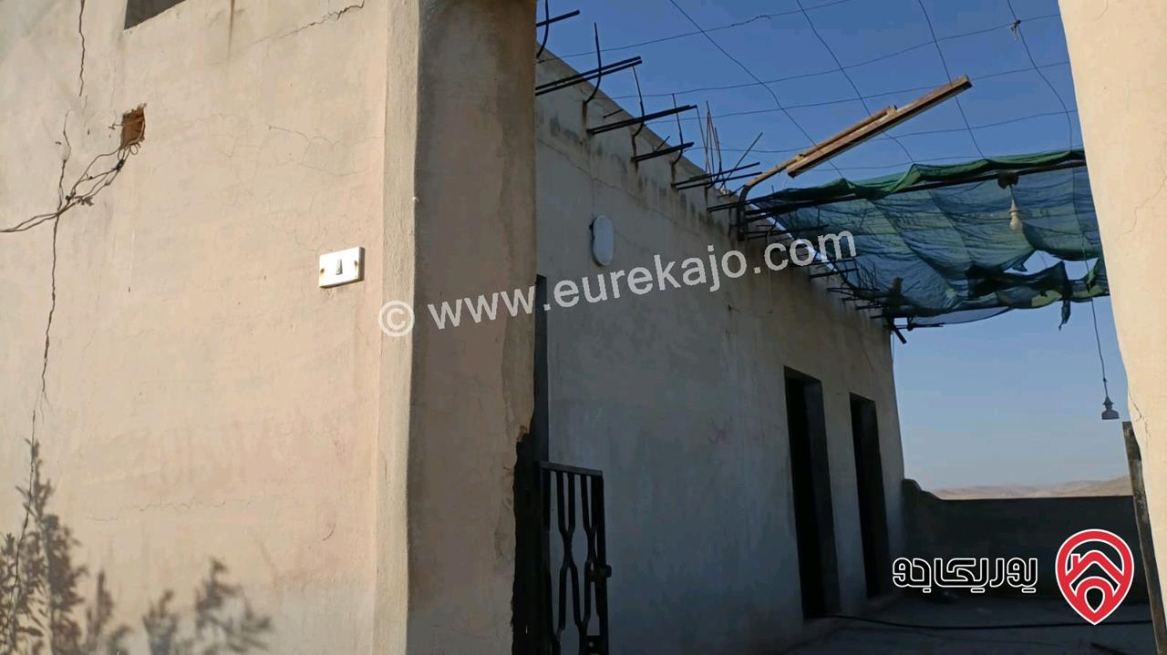 مزرعة مساحة الأرض 4 دونم و 214م والبناء 40م للبيع في الزرقاء - صروت 