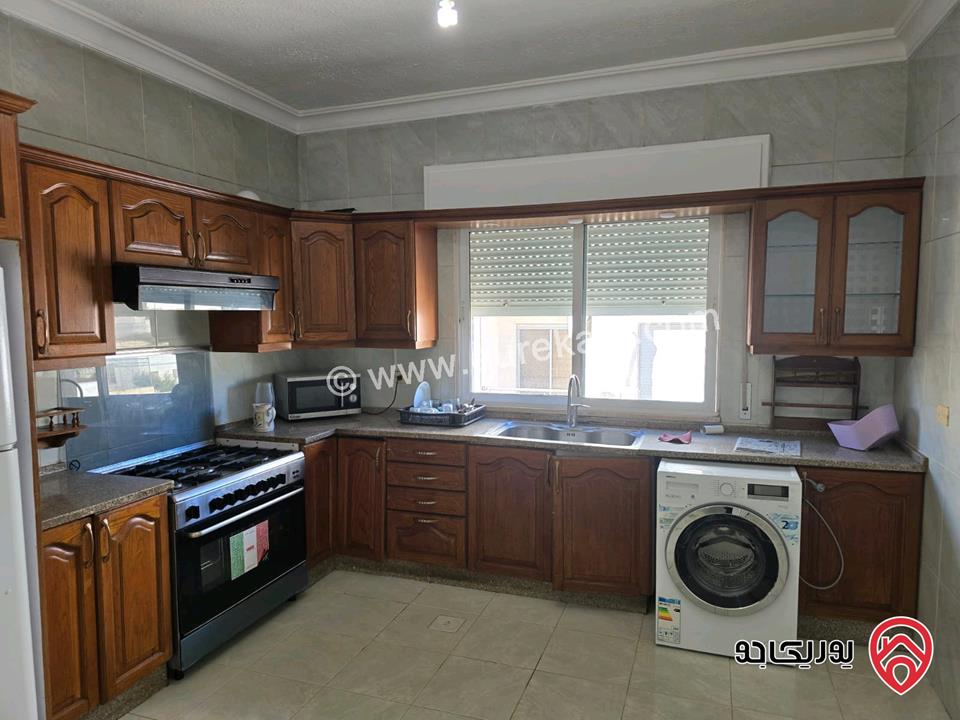 شقة مفروشة مساحة 140م طابق ثالث للبيع في عمان - الجبيهة, الشرطة السياحية