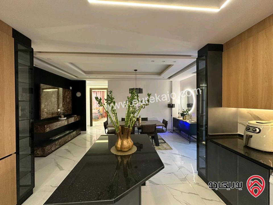 شقة فاخرة طابق ثالث مساحة 242م للايجار مفروشة في عمان - الجبيهة