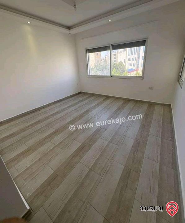 شقة فارغة طابق أول مساحة 230م للايجار في عمان - خلدا 