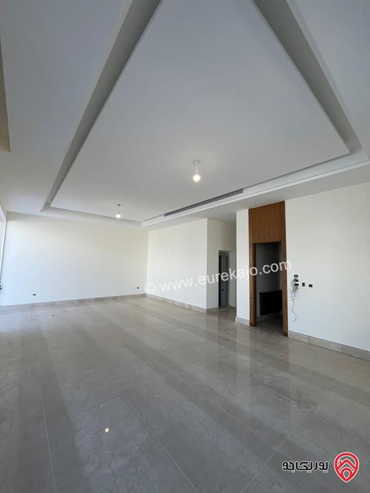 فيلا مساحة 700م على ارض 500م للبيع في عمان - دابوق بتشطيب فندقي مع مسبح خاص