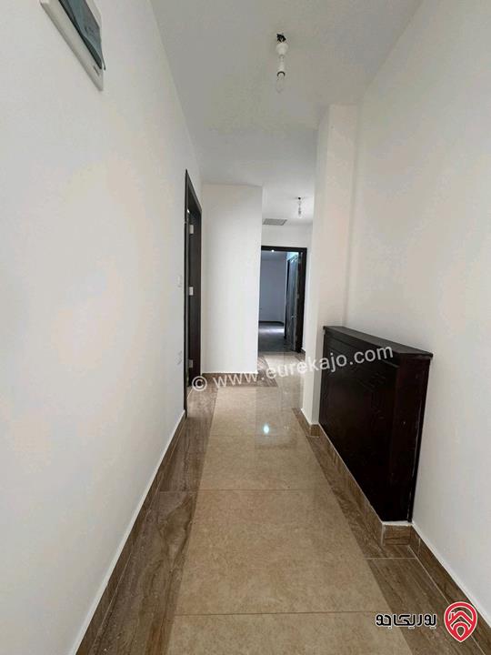 شقة ديلوكس طابق تسوية مساحة 180م داخلي و 40م خارجي للايجار في عمان - مرج الحمام 