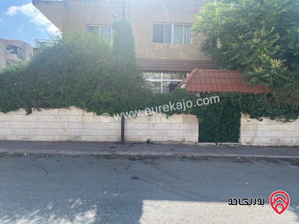 بيت مستقل مساحة 300م على أرض 450م للايجار بوسط مدينة اربد شمال ضريبة الدخل قرب مسجد الفيحاء ينفع لحضانة او دائرة حكومية 