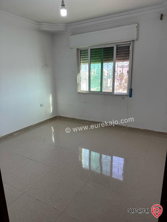 شقة طابق رابع مساحة 150م للبيع في اربد - الحي الشرقي