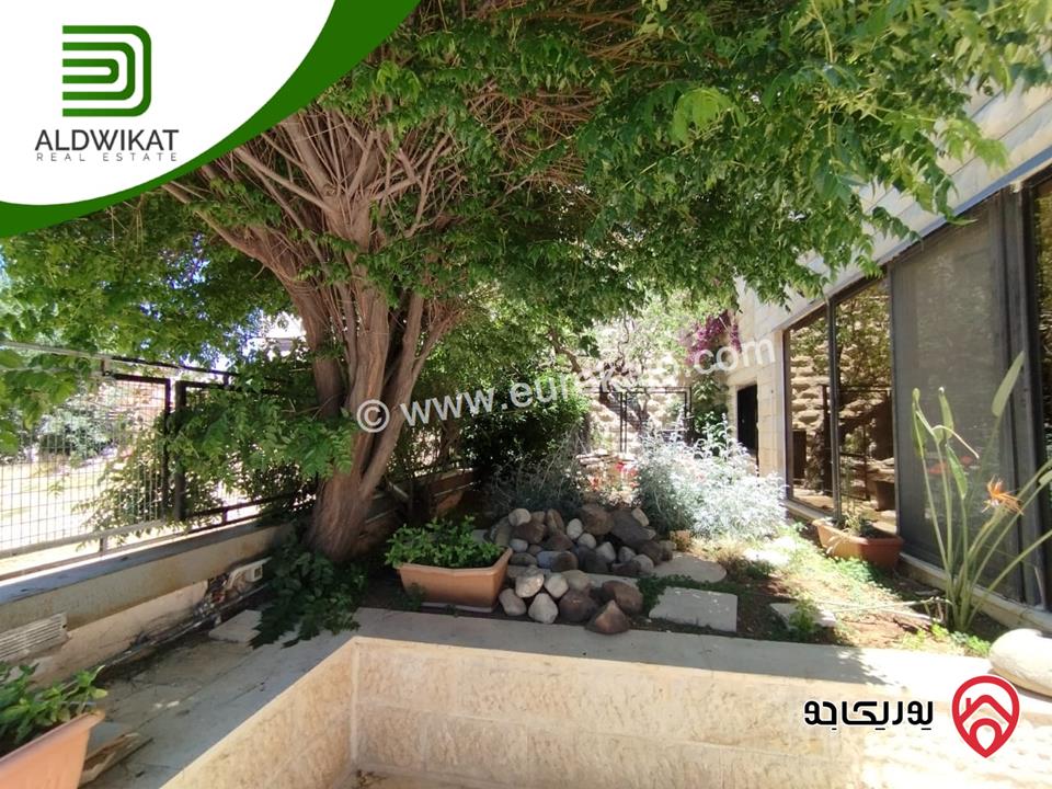 فيلا مساحة البناء 465م ومساحة الارض 840م للبيع في عمان - الجبيهة حي الجامعة