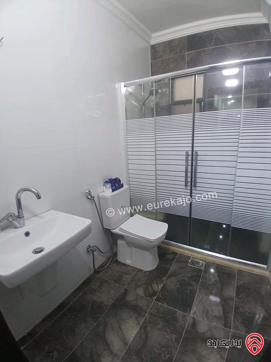 شقة سوبر ديلوكس مساحة 110م طابق اول فني للبيع في اربد - قرب قصر العوادين