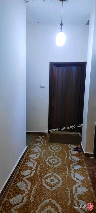 بيت مستقل مكون من 3 طوابق على أرض 252م للبيع في عمان - ماركا الجنوبية 
