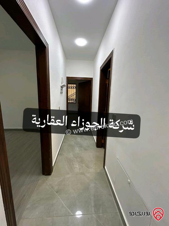 شقة طابق شبه ارضي المساحة الداخلية 180م والمساحة الخارجية 120م للايجار في عمان- البنيات 