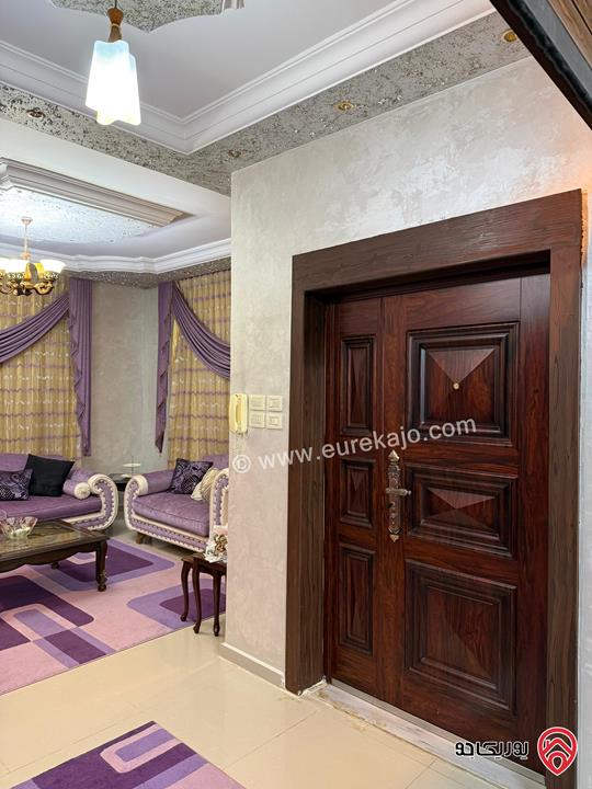 منزل مستقل مساحة 222م على أرض 387م للبيع في الزرقاء الجديدة